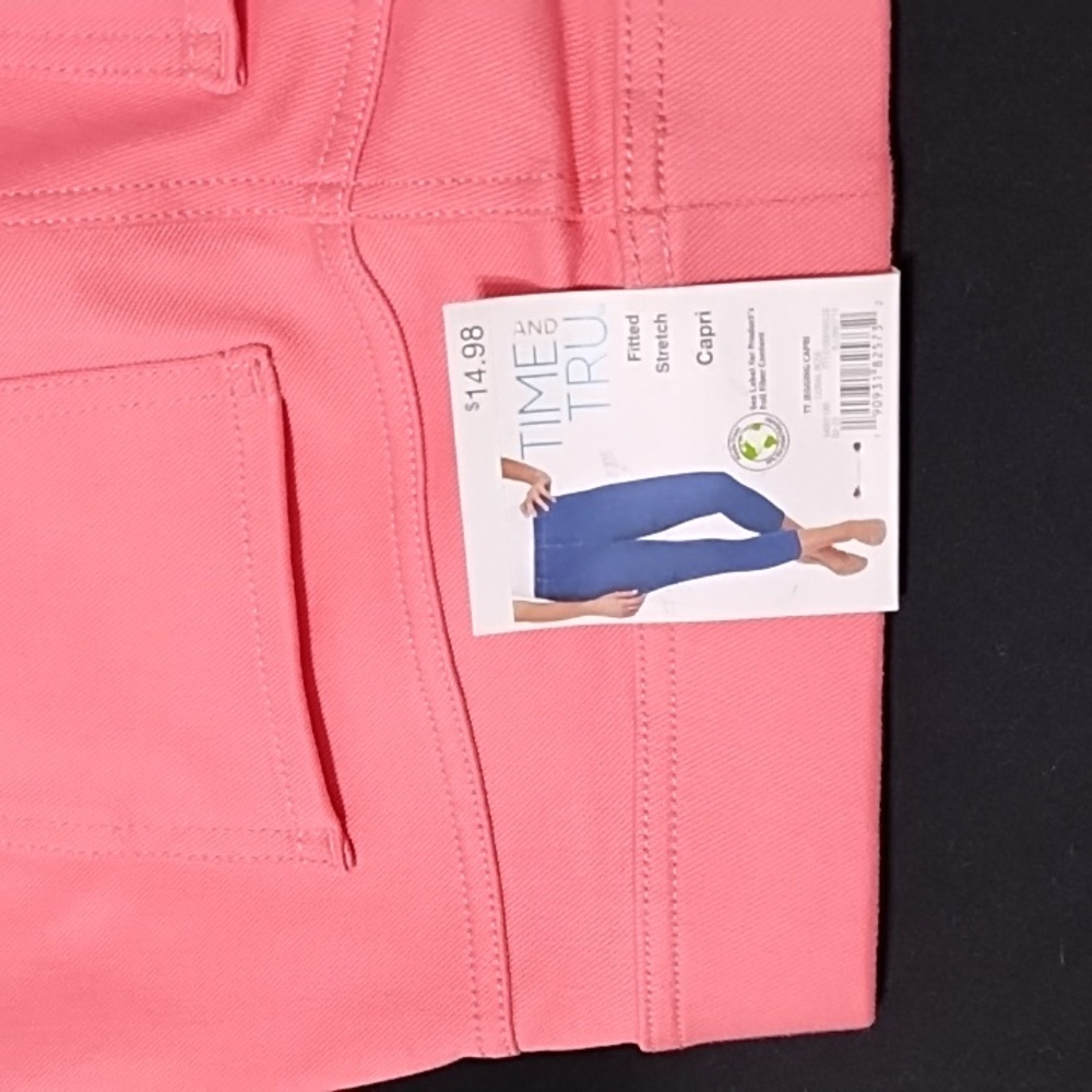 Time and Tru rich coral color stretch Capris Sz 0-2